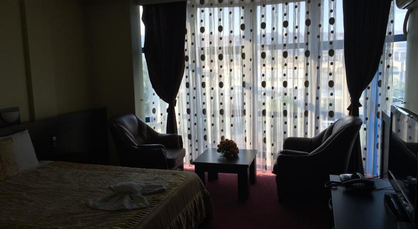 Hotel Real Приштина Экстерьер фото