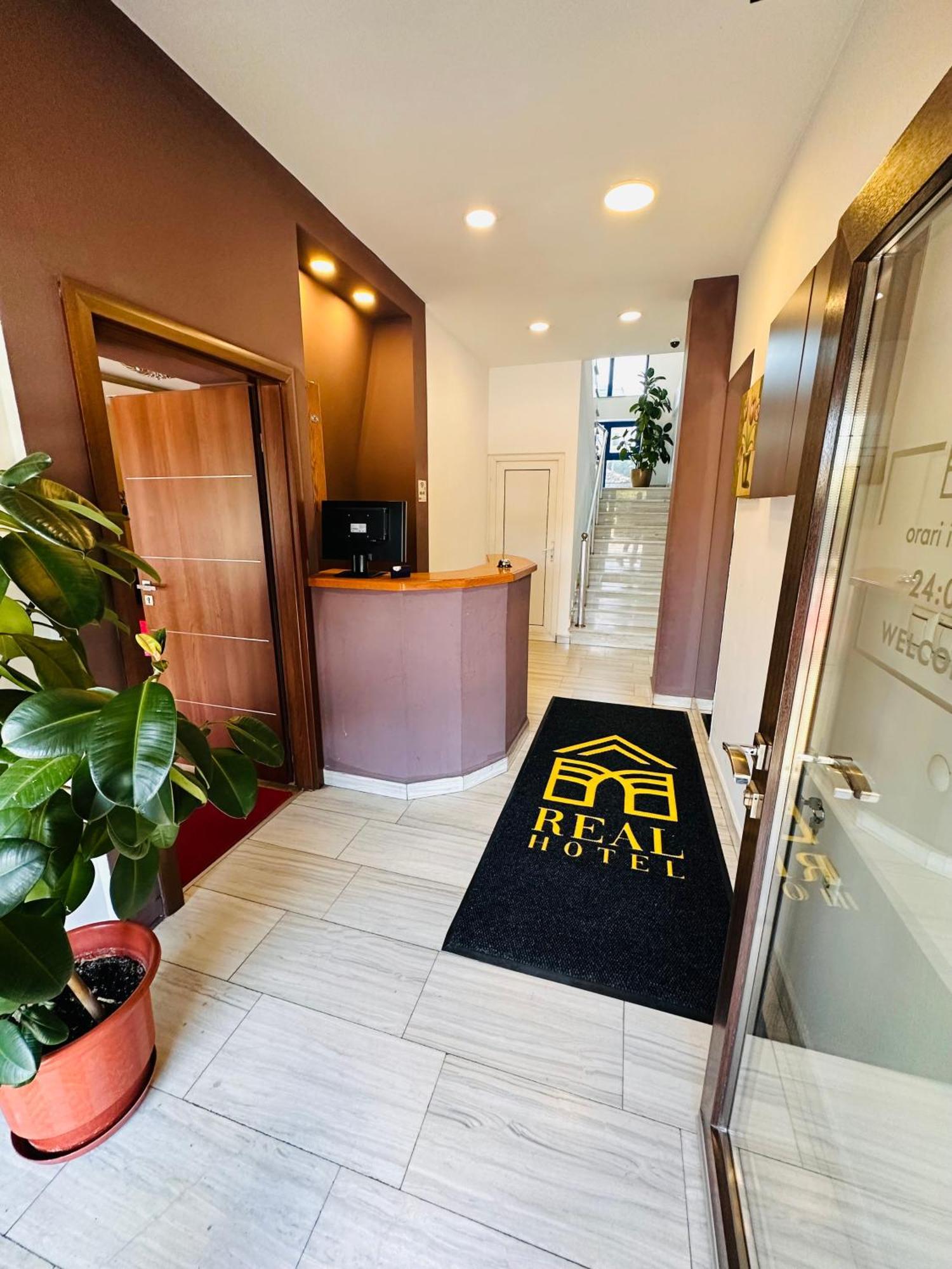 Hotel Real Приштина Экстерьер фото
