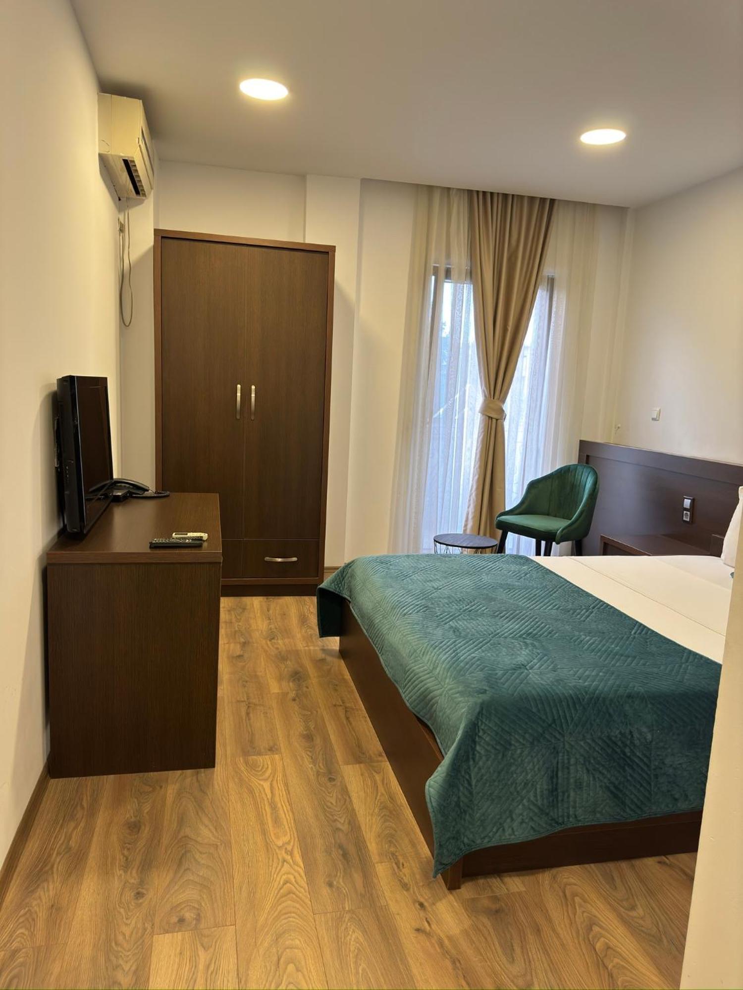Hotel Real Приштина Экстерьер фото