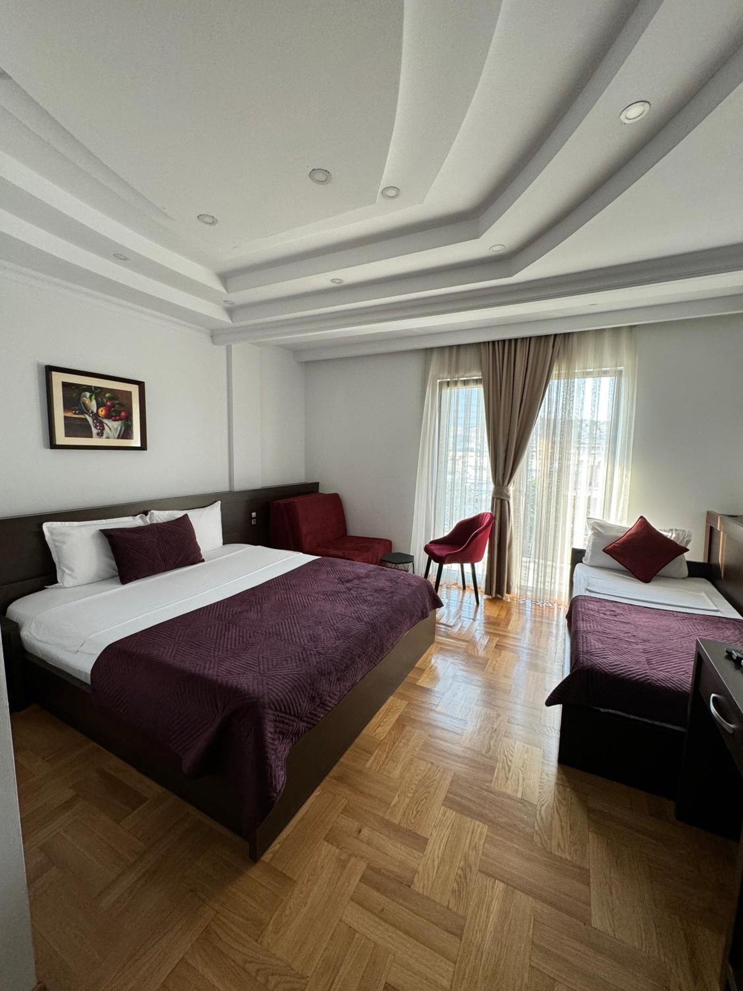 Hotel Real Приштина Экстерьер фото