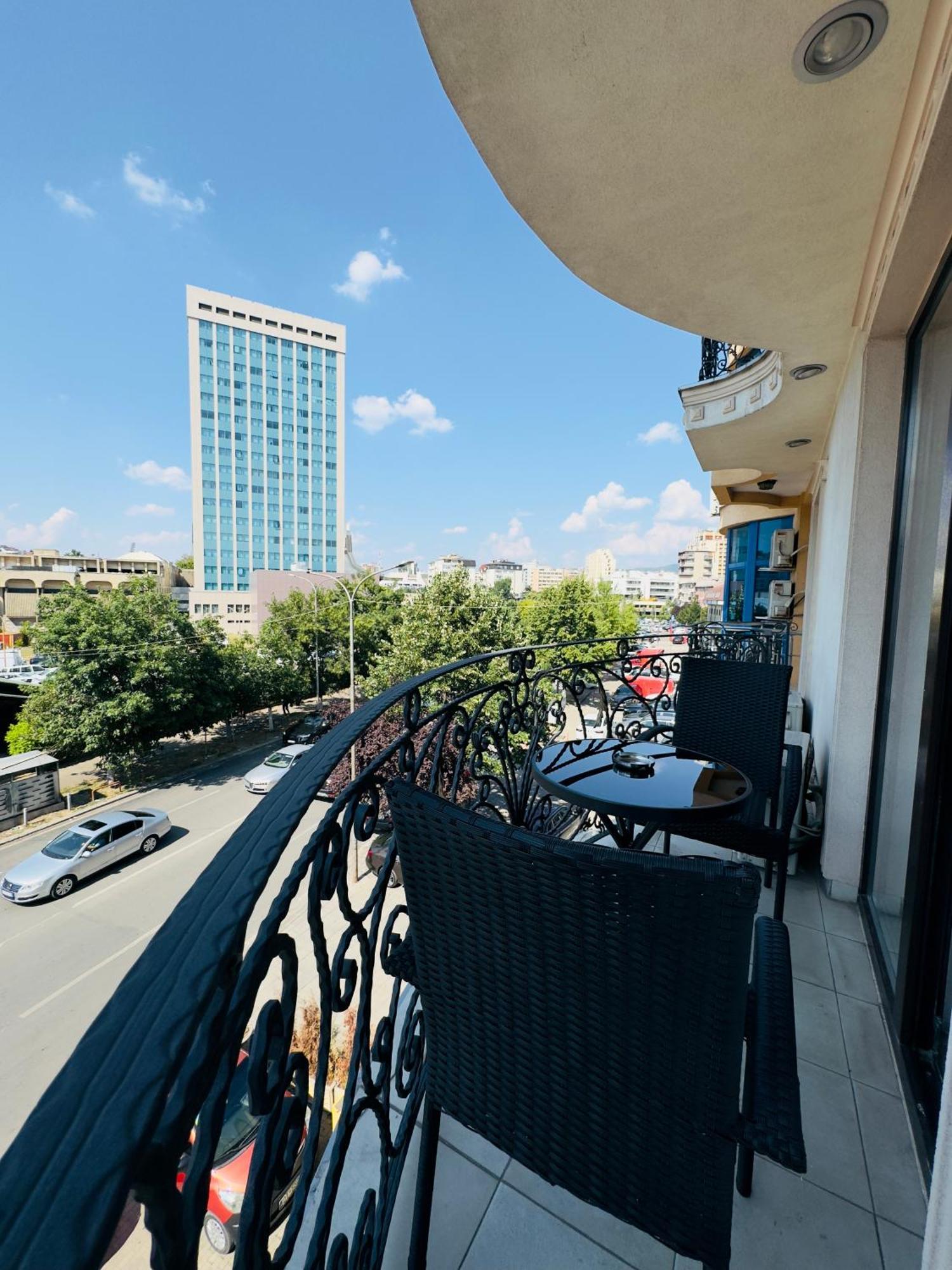 Hotel Real Приштина Экстерьер фото