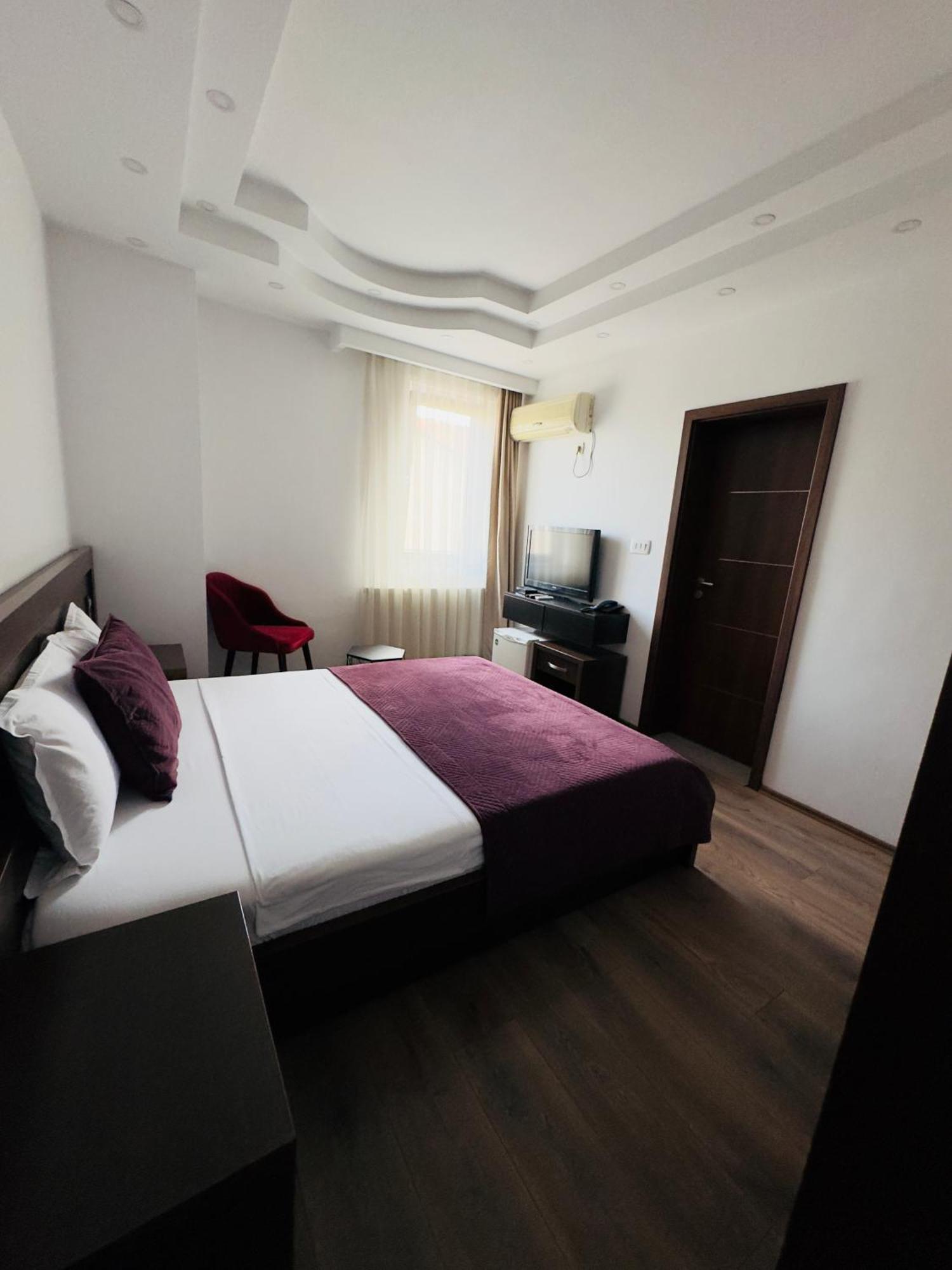 Hotel Real Приштина Экстерьер фото