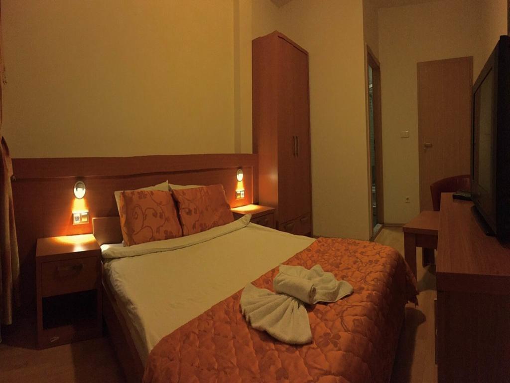Hotel Real Приштина Экстерьер фото